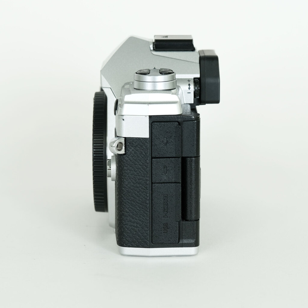 OLYMPUS OM-D E-M5 Mark III