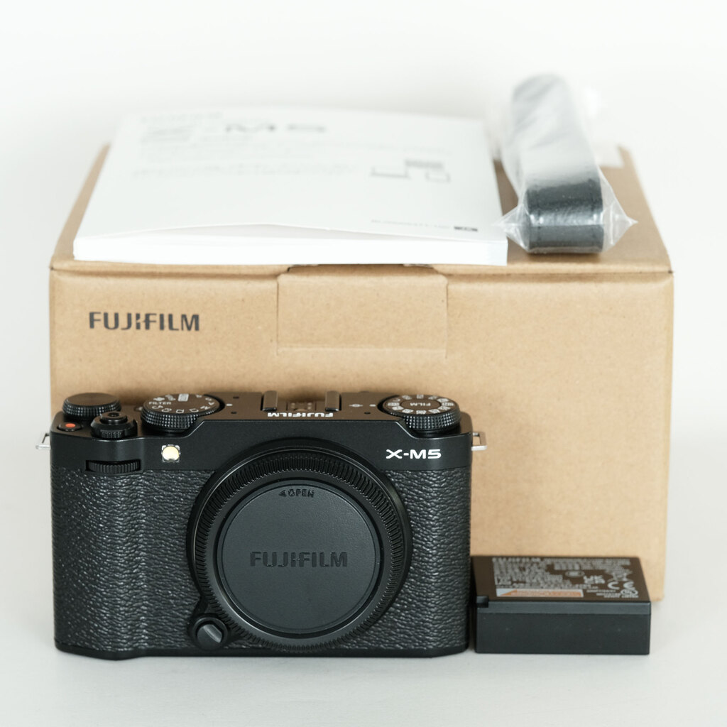 FUJIFILM X-M5