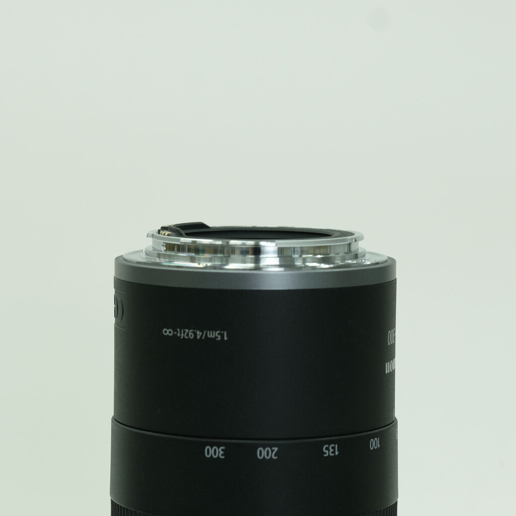 Canon RF75-300mm F4-5.6 Canon RF75-300mm F4-5.6