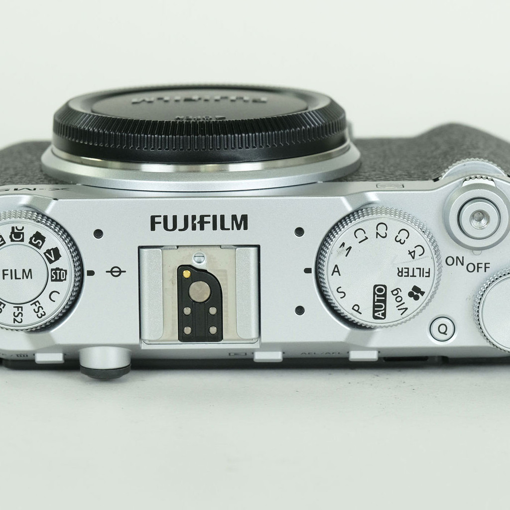 FUJIFILM X-M5