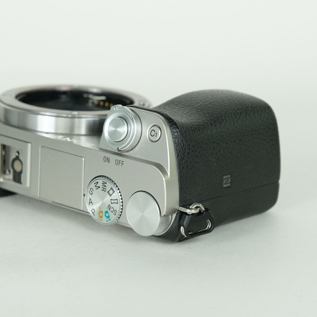 SONY α6000（ILCE-6000）の出品 | ONE SCENE（ワンシーン）