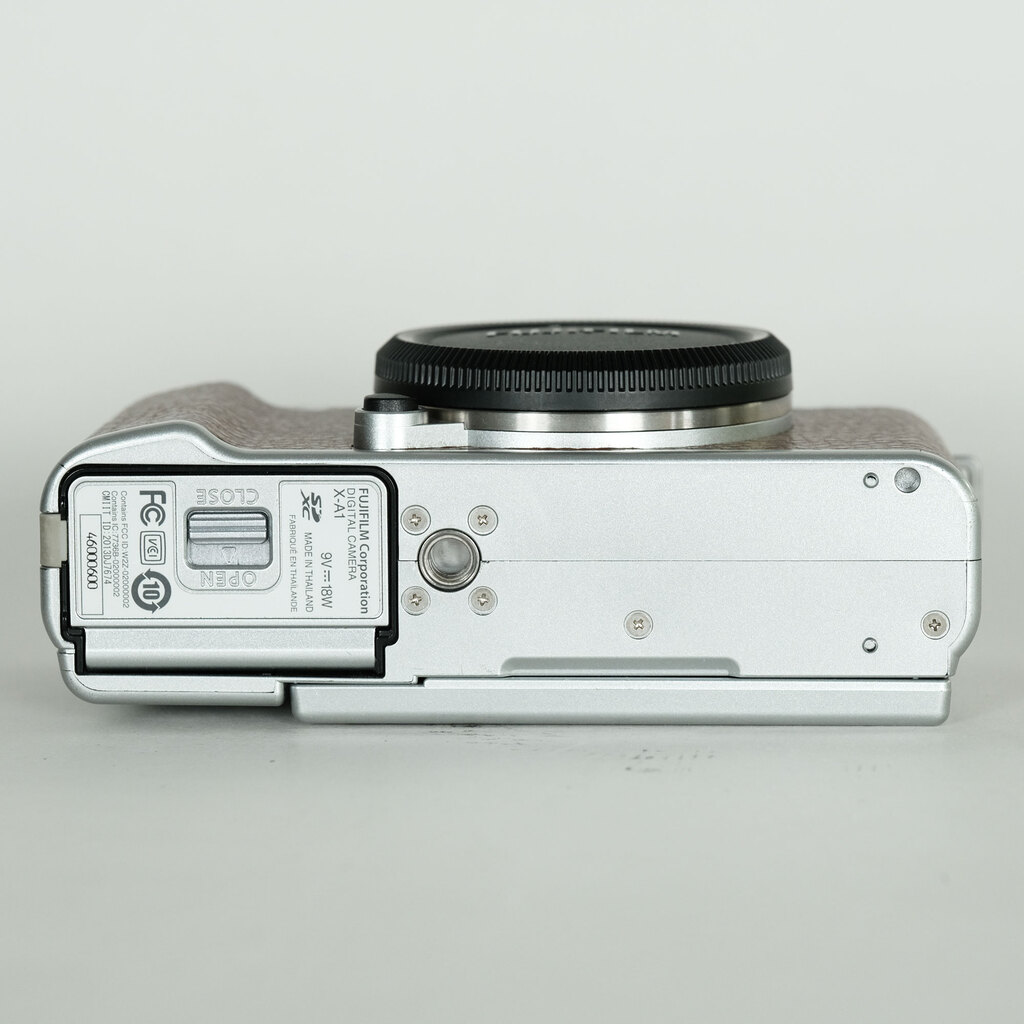 FUJIFILM X-A1 ボディ ブラウン