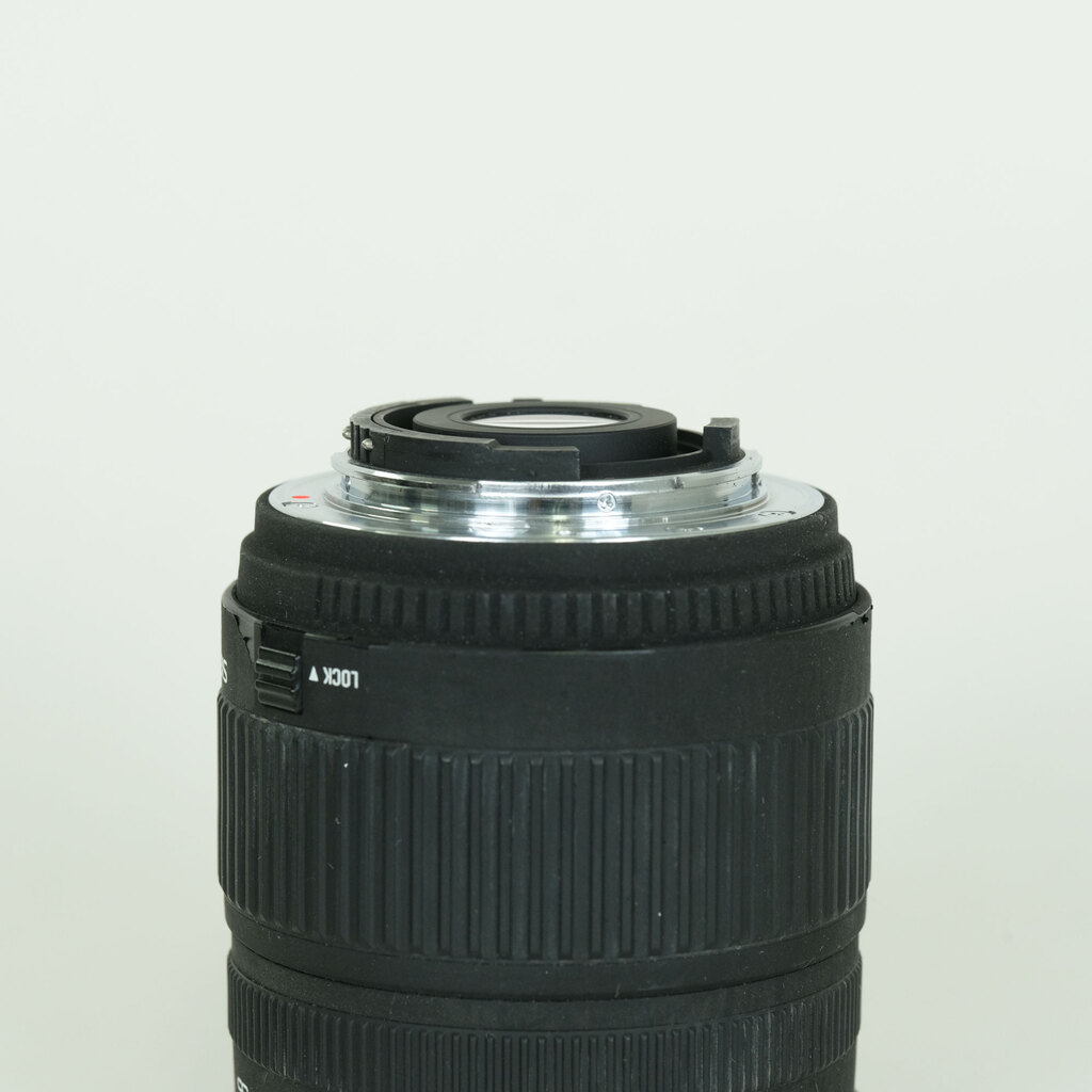 SIGMA 18-200mm F3.5-6.3 DC [ニコンF用]