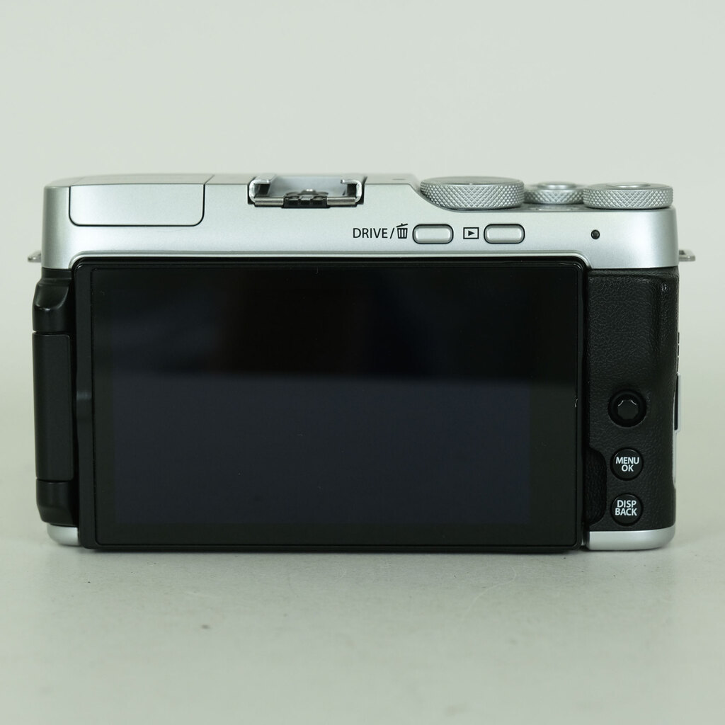 FUJIFILM X-A7 ボディ シルバー
