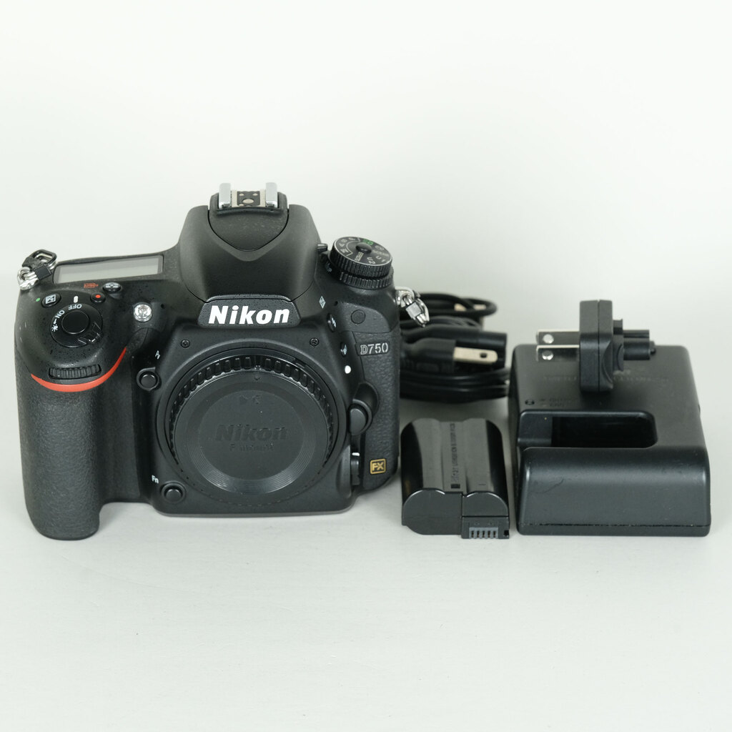 Nikon D750 [�{�f�B]