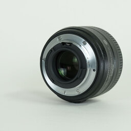 Nikon AF-S DX NIKKOR 35mm f/1.8G Nikon AF-S DX NIKKOR 35mm f/1.8G