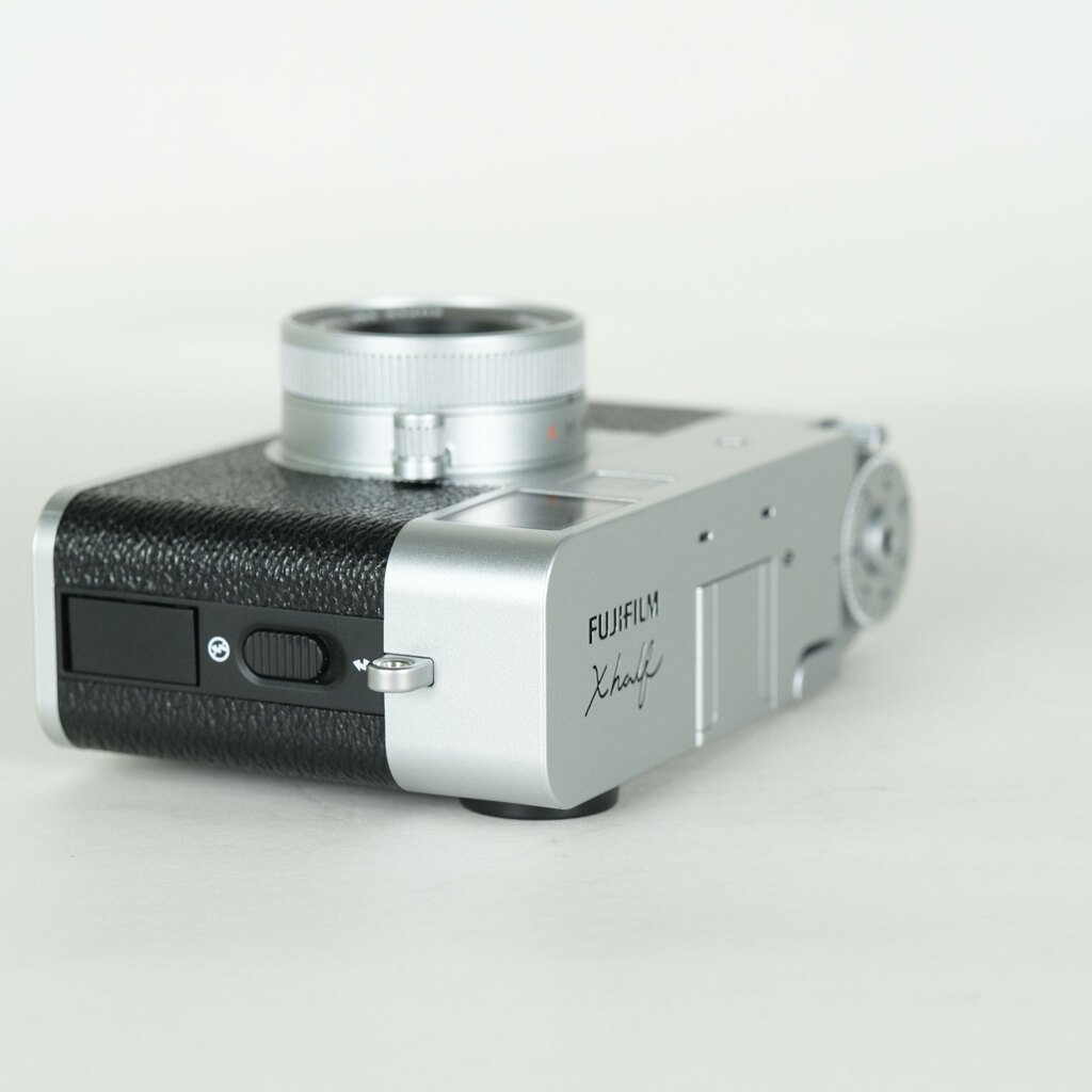 FUJIFILM X half X-HF1