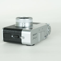FUJIFILM X half X-HF1
