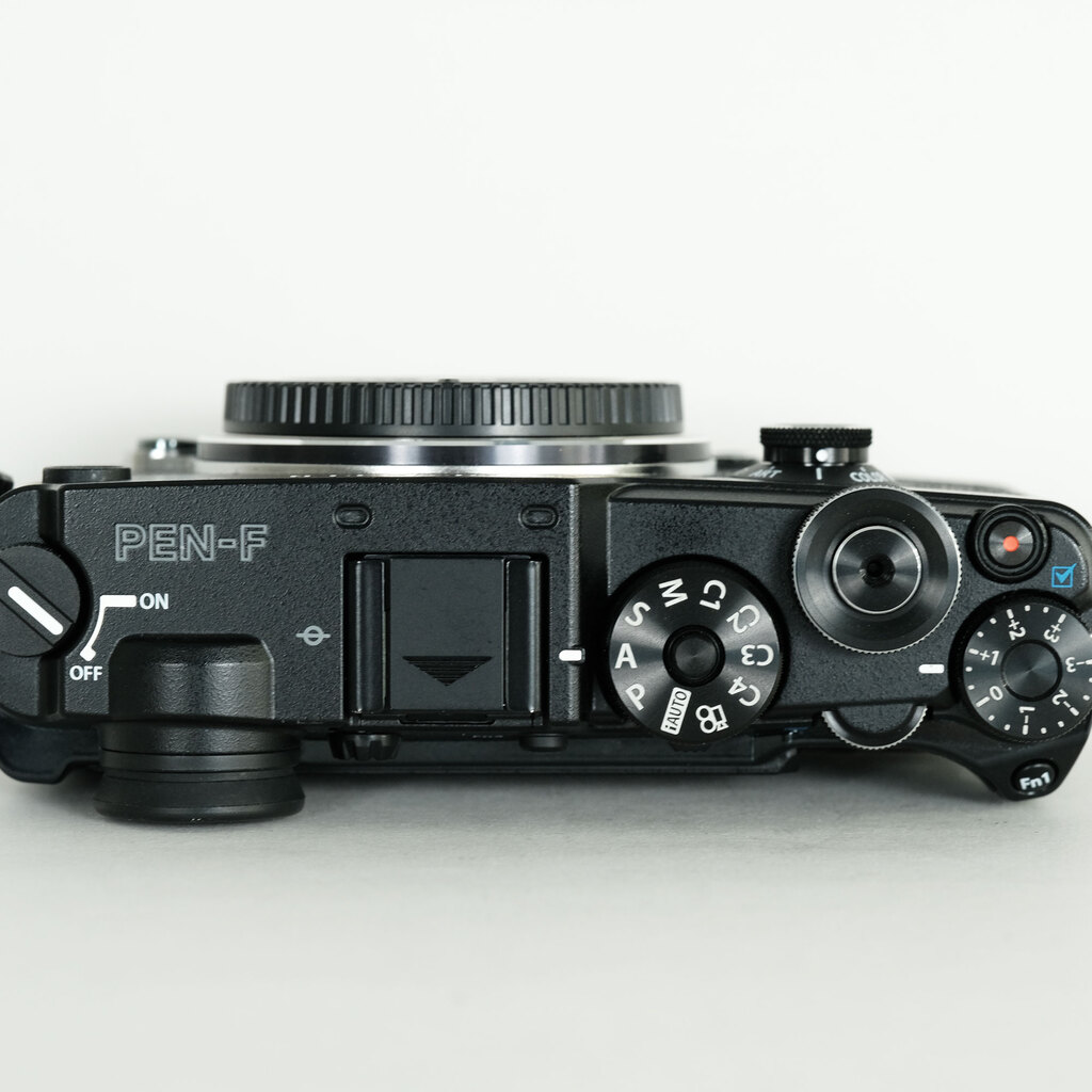 OLYMPUS PEN-F