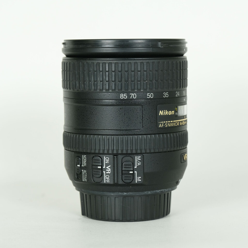 Nikon AF-S DX NIKKOR 16-85mm F3.5-5.6G ED VR Nikon AF-S DX NIKKOR 16-85mm F3.5-5.6G ED VR