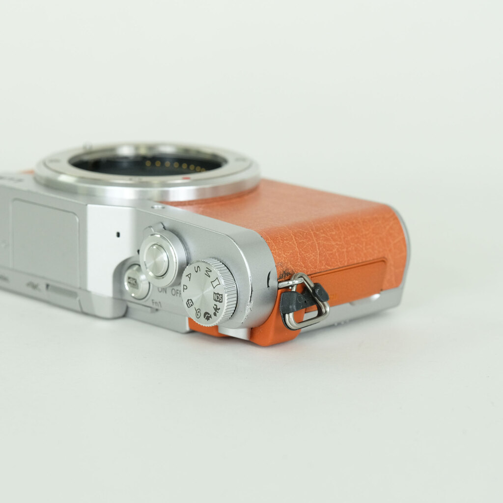 Panasonic LUMIX DC-GF9 ボディ オレンジ