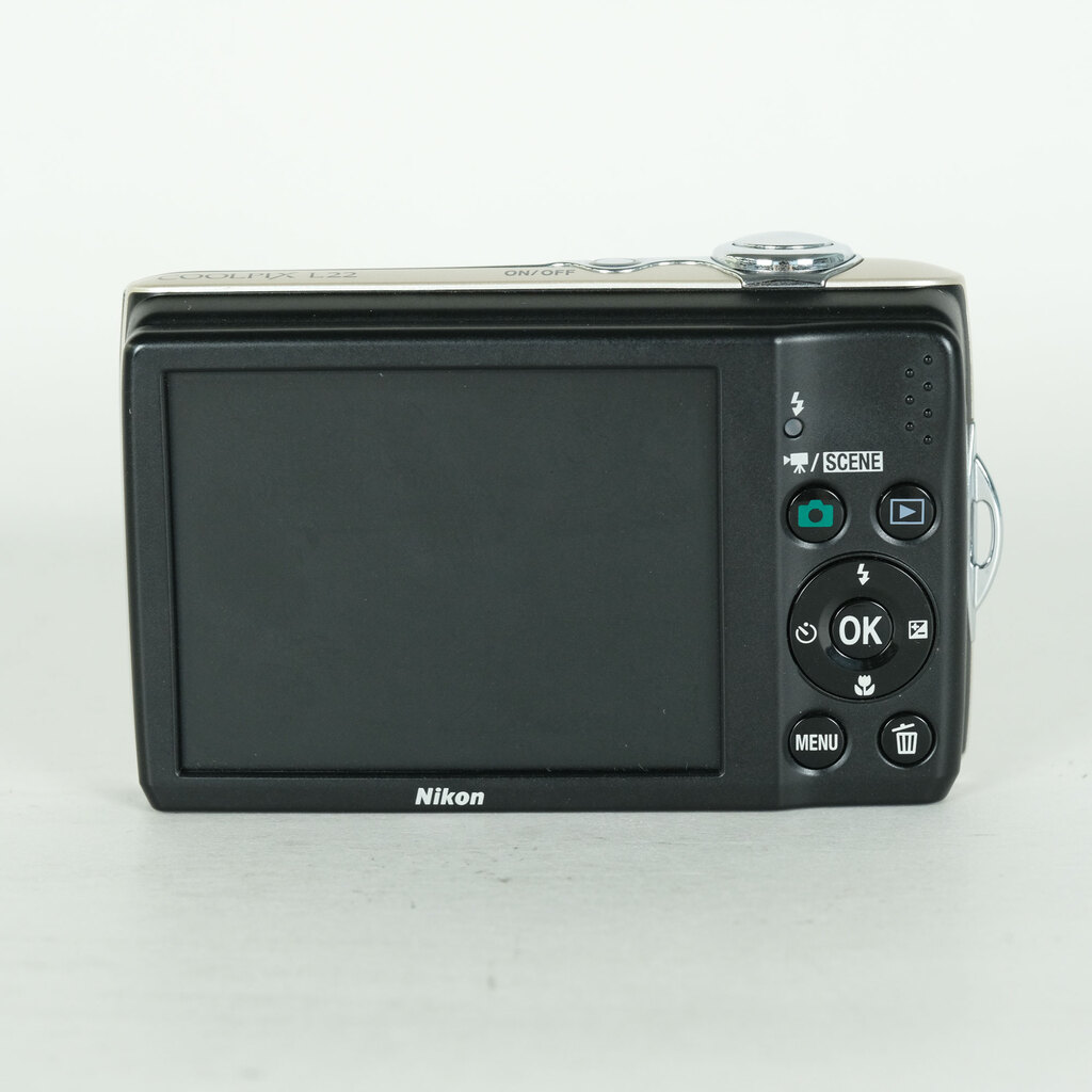 Nikon COOLPIX L22 �V���o�[