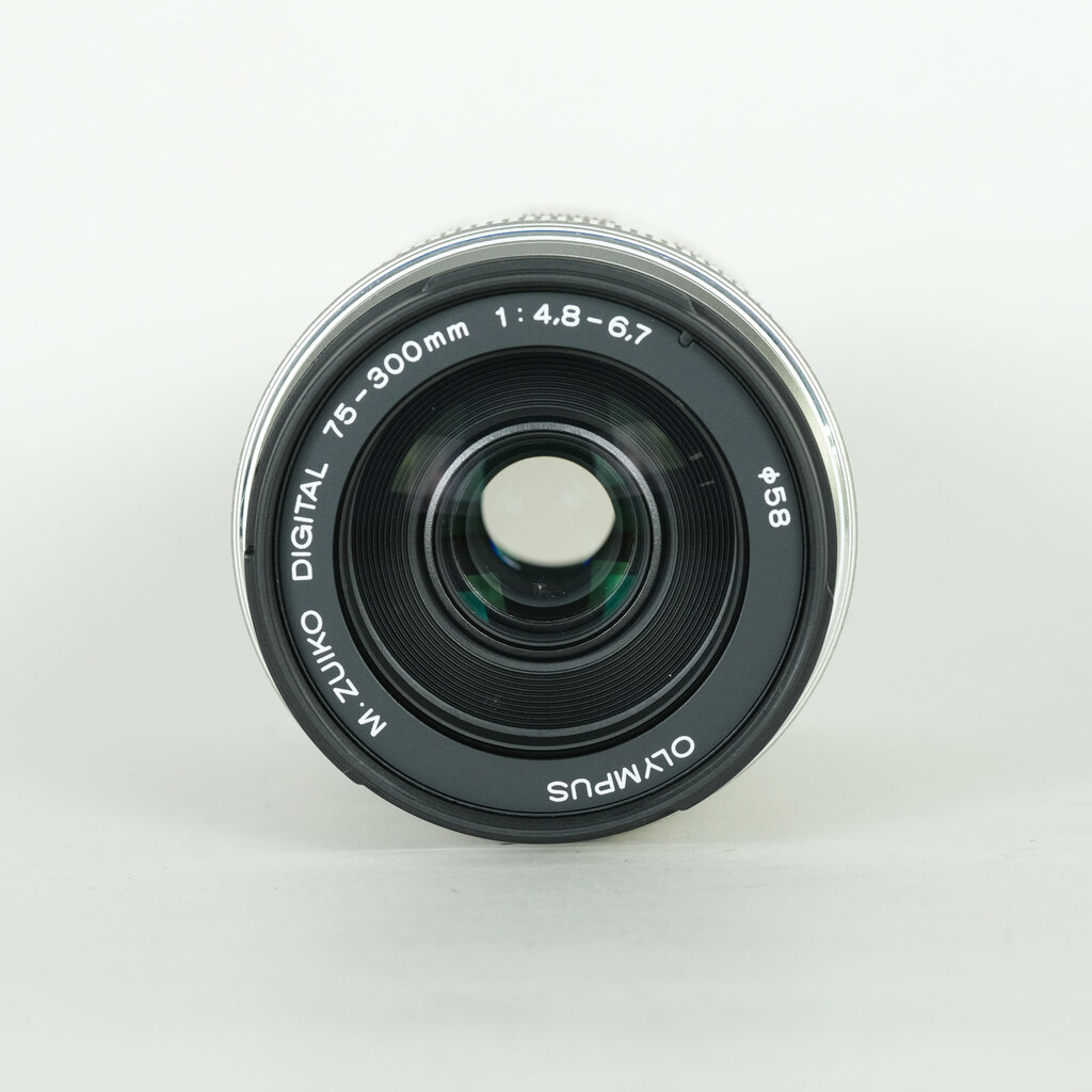 OLYMPUS M.ZUIKO ED75-300mm F4.8-6.7 シルバー