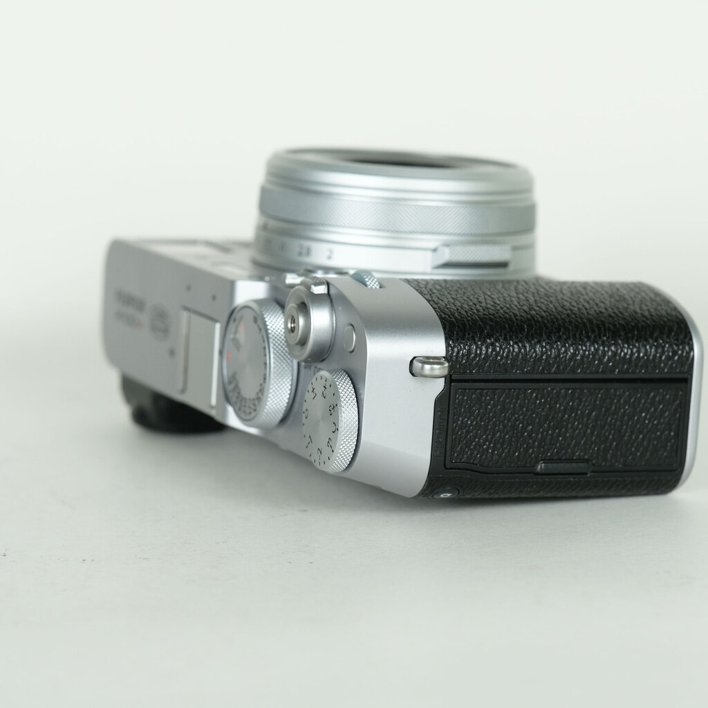 FUJIFILM X100VIの出品 | ONE SCENE（ワンシーン）