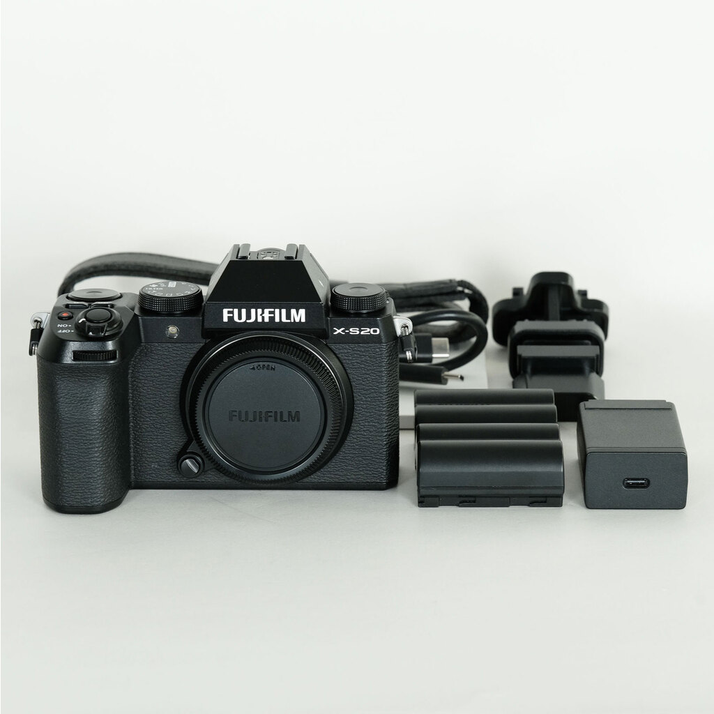 FUJIFILM X-S20