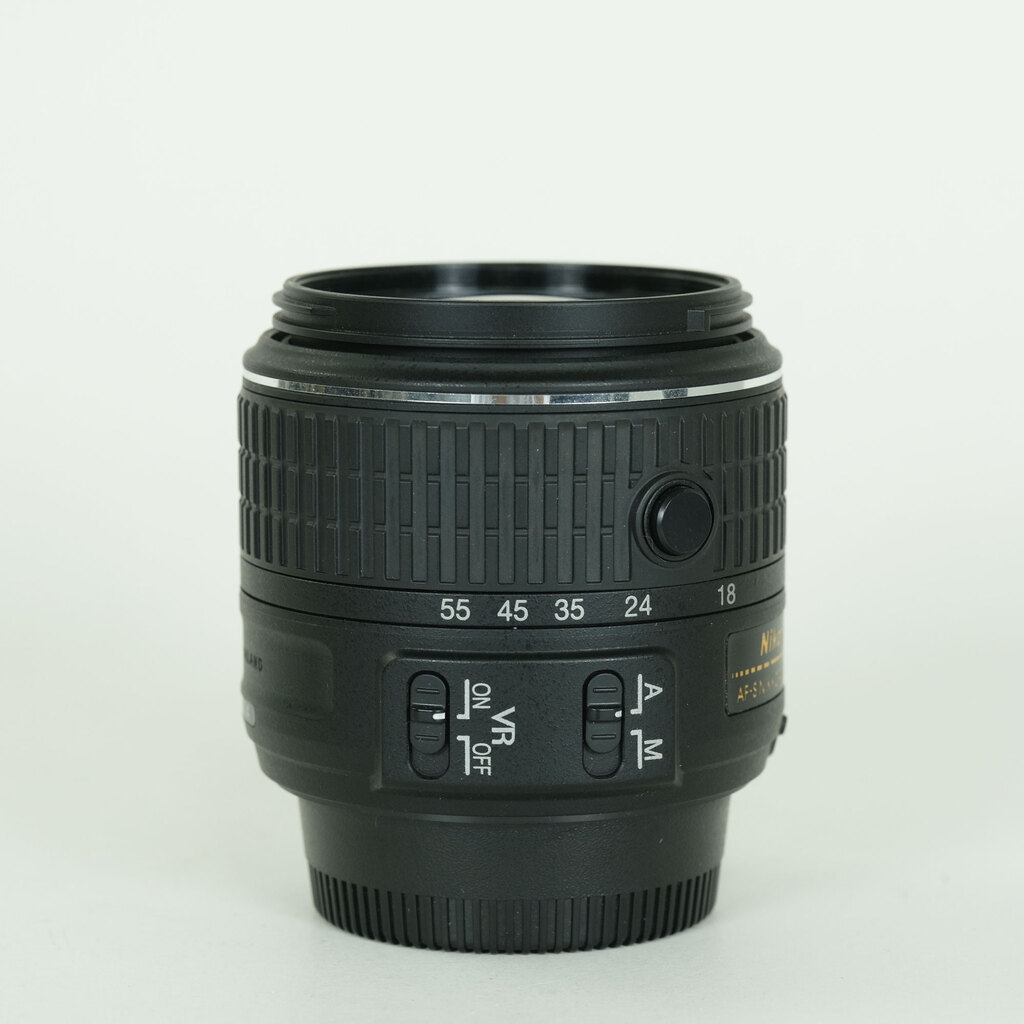 Nikon AF-S DX NIKKOR 18-55mm f3.5-5.6G VR II Nikon AF-S DX NIKKOR 18-55mm f3.5-5.6G VR II