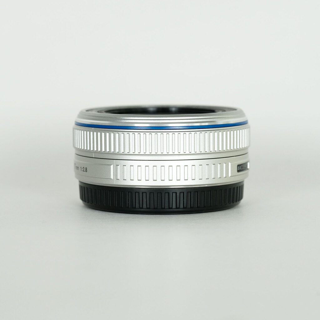 OLYMPUS M.ZUIKO DIGITAL 17mm F2.8 シルバー