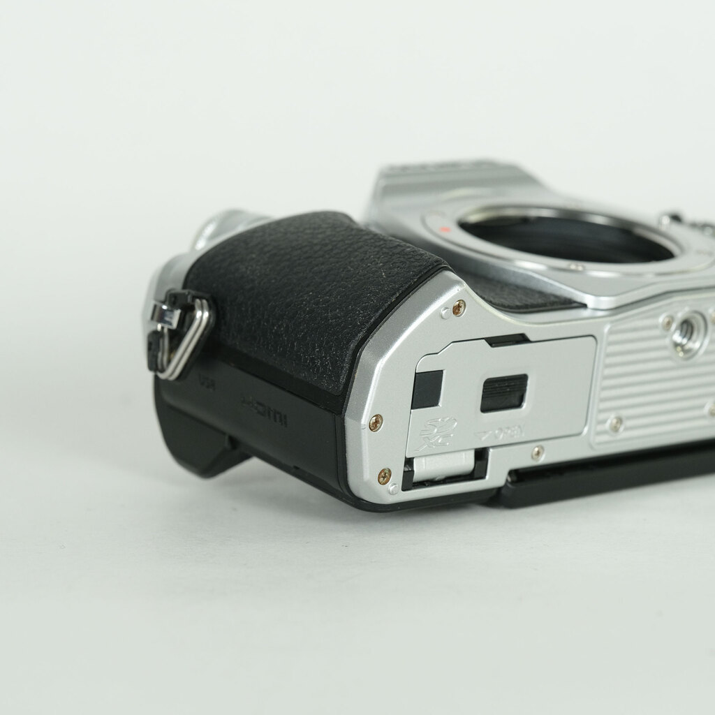 OLYMPUS OM-D E-M10 Mark III