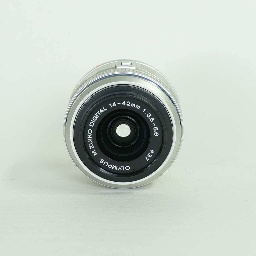 OLYMPUS M.ZUIKO DIGITAL 14-42mm F3.5-5.6 II シルバー