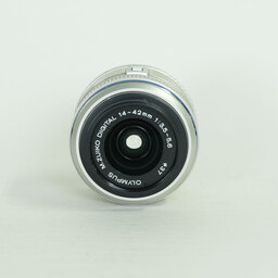 OLYMPUS M.ZUIKO DIGITAL 14-42mm F3.5-5.6 II シルバー