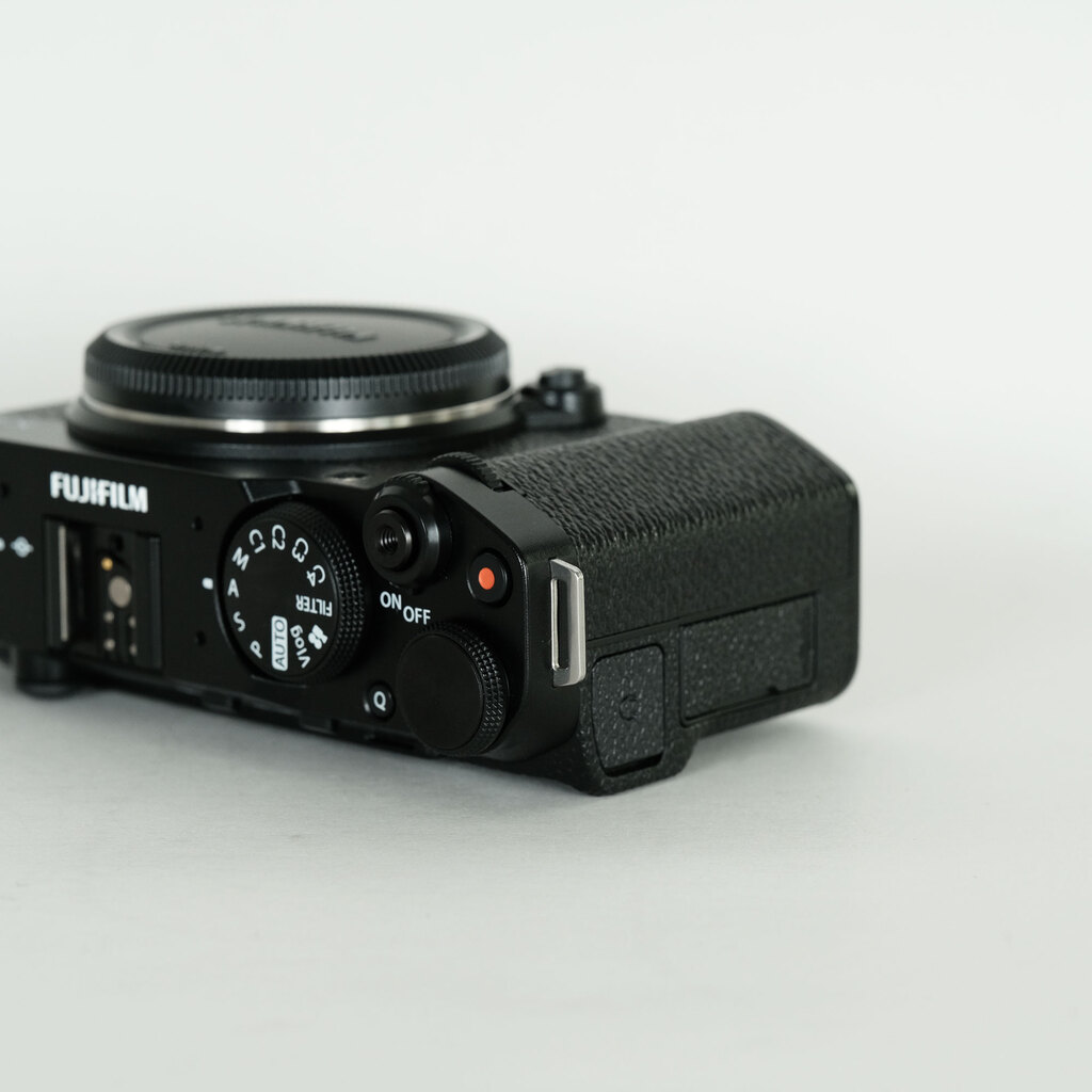 FUJIFILM X-M5