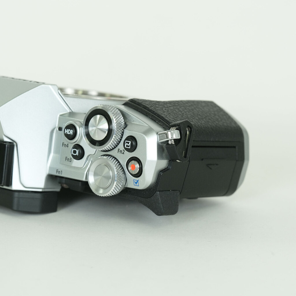 OLYMPUS OM-D E-M5 Mark II OLYMPUS OM-D E-M5 Mark II