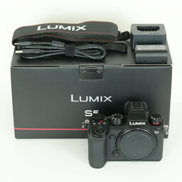 Panasonic LUMIX DC-S5