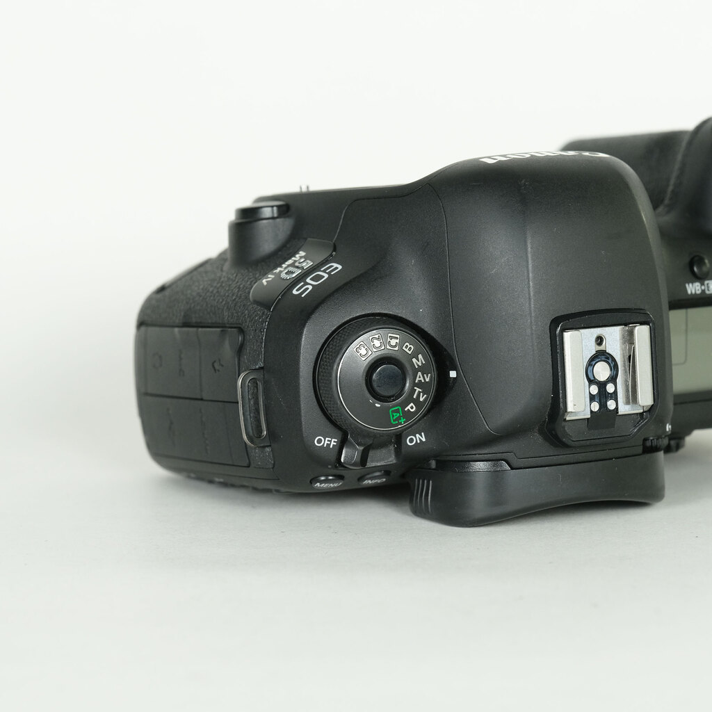 シャッター回数少なめ！Canon EOS 5D Mark IV +レンズ他多数 シャッター回数少なめ！Canon EOS 5D Mark IV +レンズ他多数