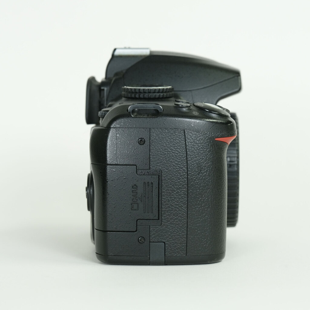 Nikon D3000 ボディ