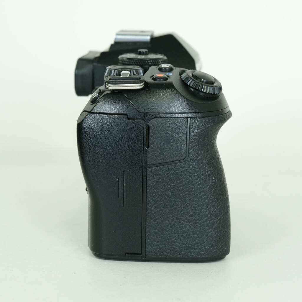 OLYMPUS OM-D E-M1 Mark III