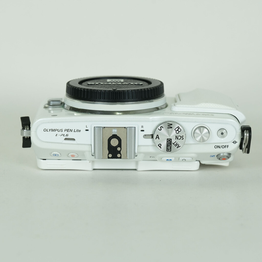OLYMPUS PEN Lite E-PL6 ボディ ホワイト OLYMPUS PEN Lite E-PL6 ボディ ホワイト