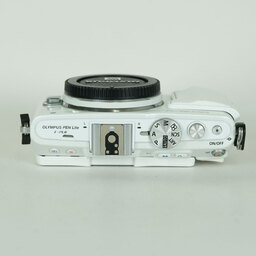 OLYMPUS PEN Lite E-PL6 ボディ ホワイト OLYMPUS PEN Lite E-PL6 ボディ ホワイト
