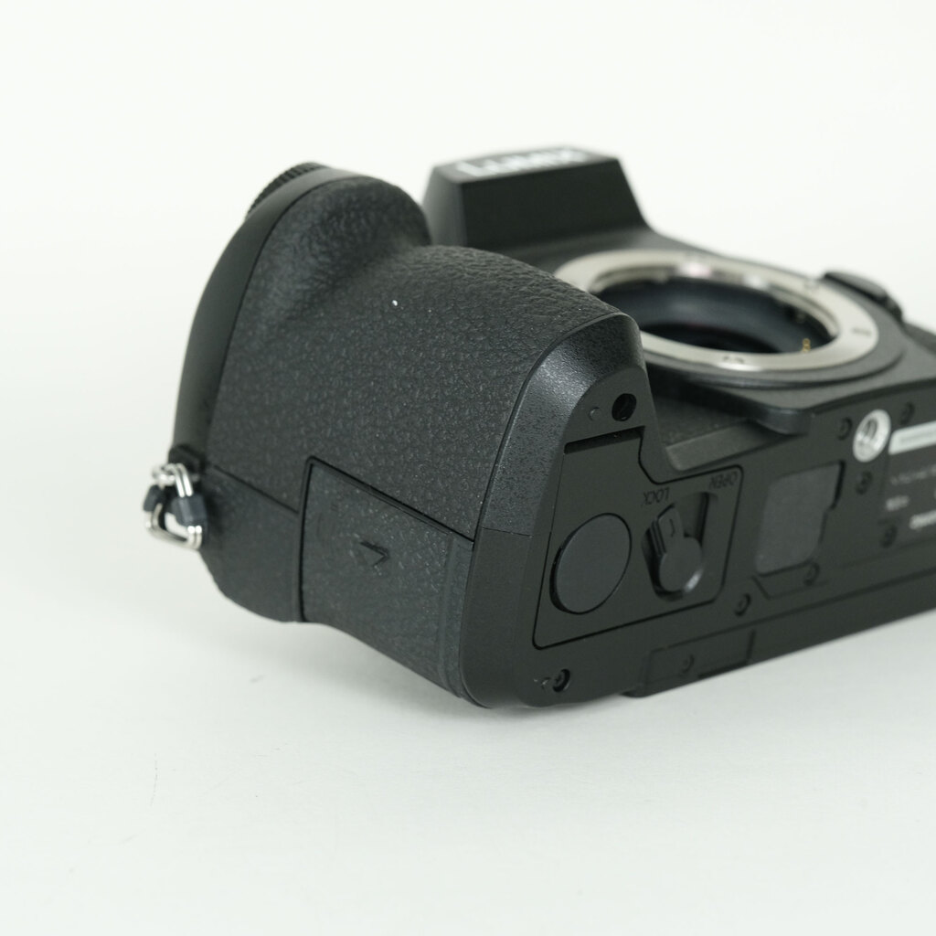 Panasonic LUMIX DC-G99D ボディ ブラックの出品 | ONE SCENE（ワン