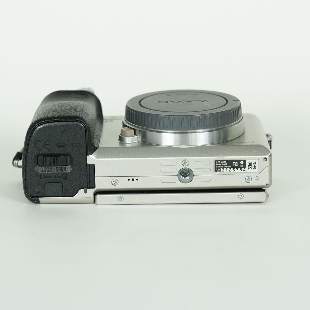 SONY α6000(ILCE-6000) SONY α6000(ILCE-6000)