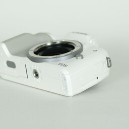 Canon EOS Kiss M Canon EOS Kiss M