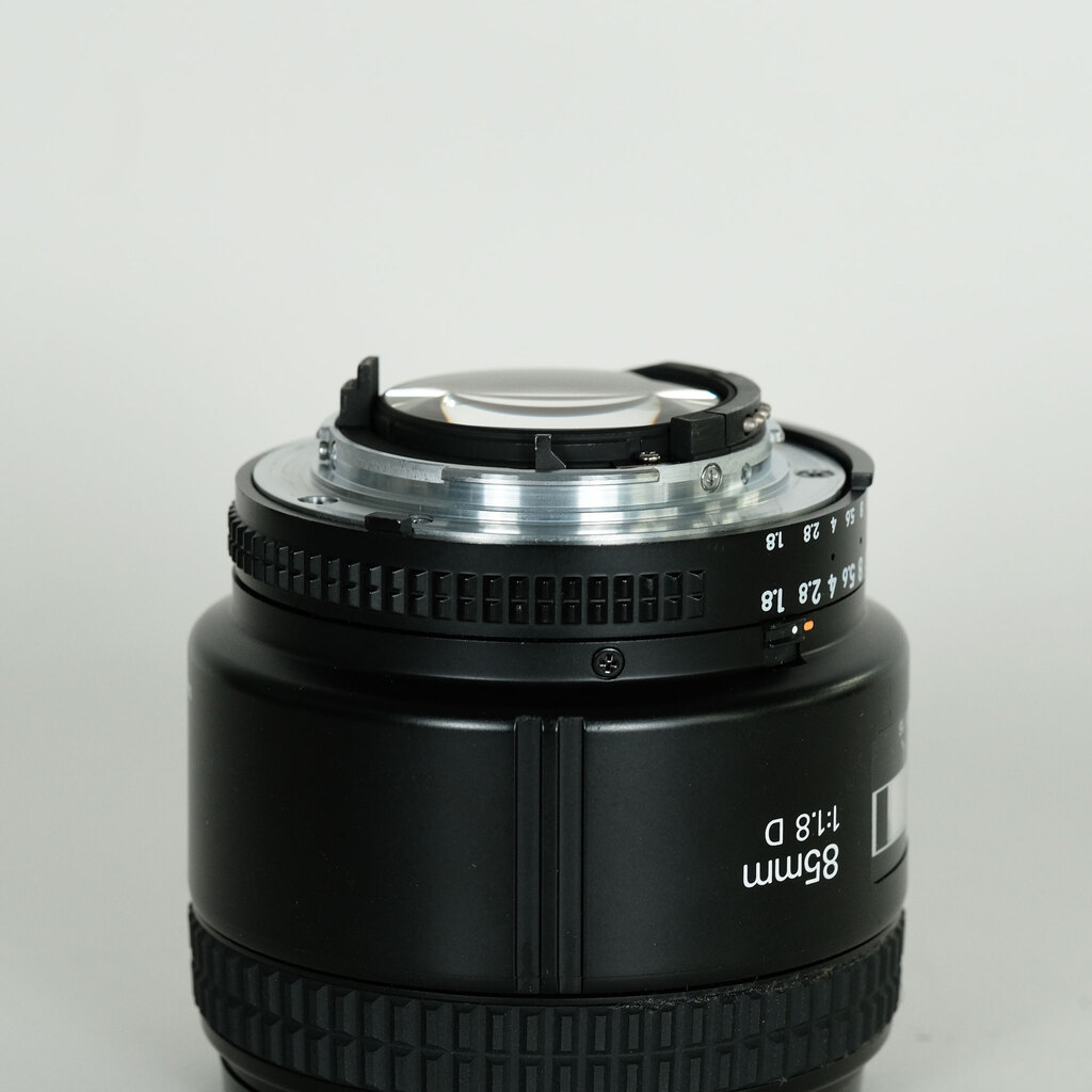 Nikon Ai AF Nikkor 85mm f/1.8Dの出品 | ONE SCENE（ワンシーン）