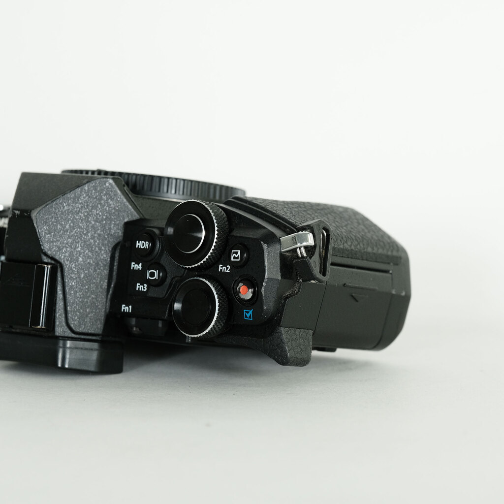 OLYMPUS OM-D E-M5 Mark II