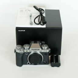 FUJIFILM X-T5 FUJIFILM X-T5