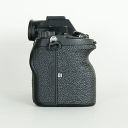 SONY α7RIV ボディ ILCE-7RM4A   【後期モデル 液晶下部にSONYロゴなし】