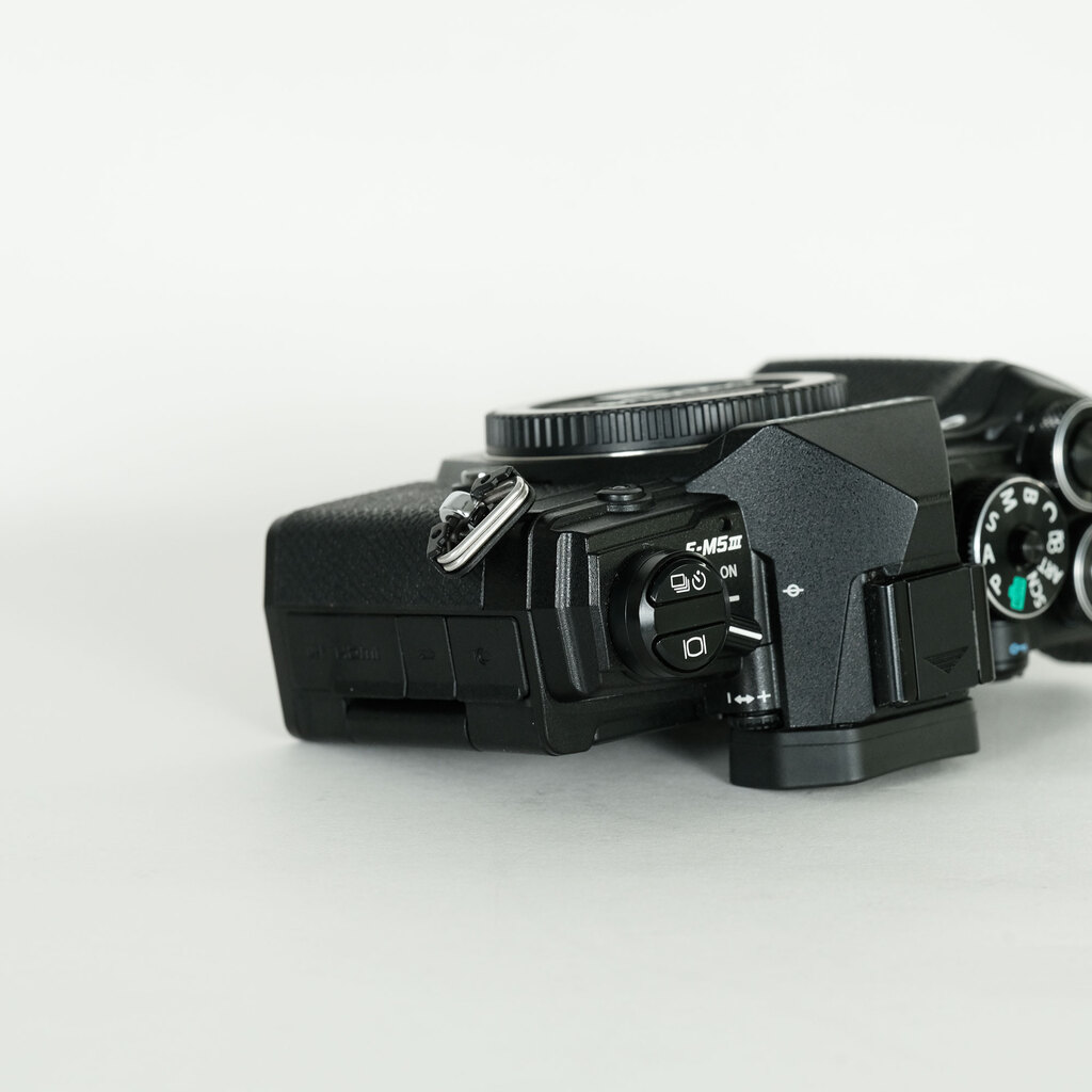 OLYMPUS OM-D E-M5 Mark III
