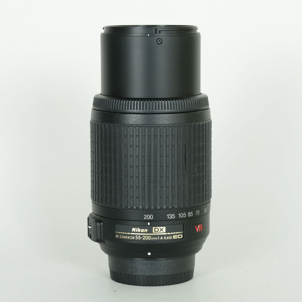 Nikon AF-S DX VR Zoom-Nikkor 55-200mm F4-5.6G IF-ED Nikon AF-S DX VR Zoom-Nikkor 55-200mm F4-5.6G IF-ED