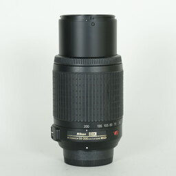 Nikon AF-S DX VR Zoom-Nikkor 55-200mm F4-5.6G IF-ED Nikon AF-S DX VR Zoom-Nikkor 55-200mm F4-5.6G IF-ED