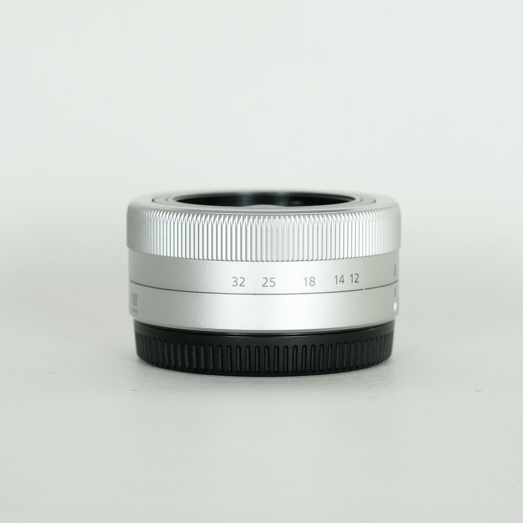 Panasonic LUMIX G VARIO 12-32mm / F3.5-5.6 ASPH. / MEGA O.I.S.