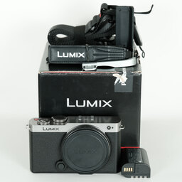 Panasonic LUMIX DC-S9