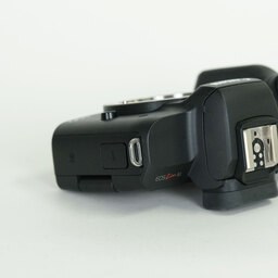 Canon EOS Kiss M Canon EOS Kiss M