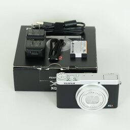FUJIFILM XQ2 シルバー