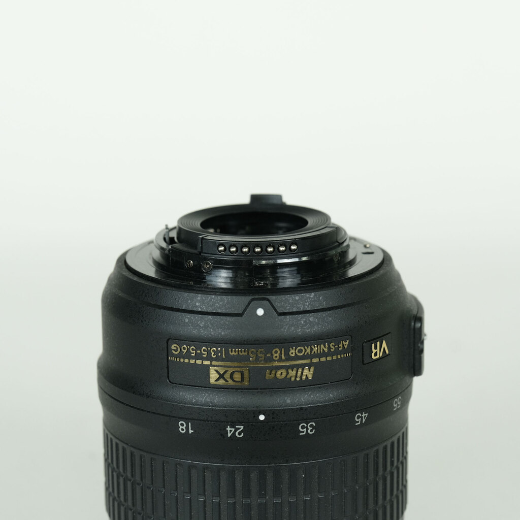 AF-S NIKKOR f/18-55mm　外装に傷あり Nikon AF-S DX NIKKOR 18-55mm F3.5-5.6 G VRの出品 | ONE SCENE（ワン