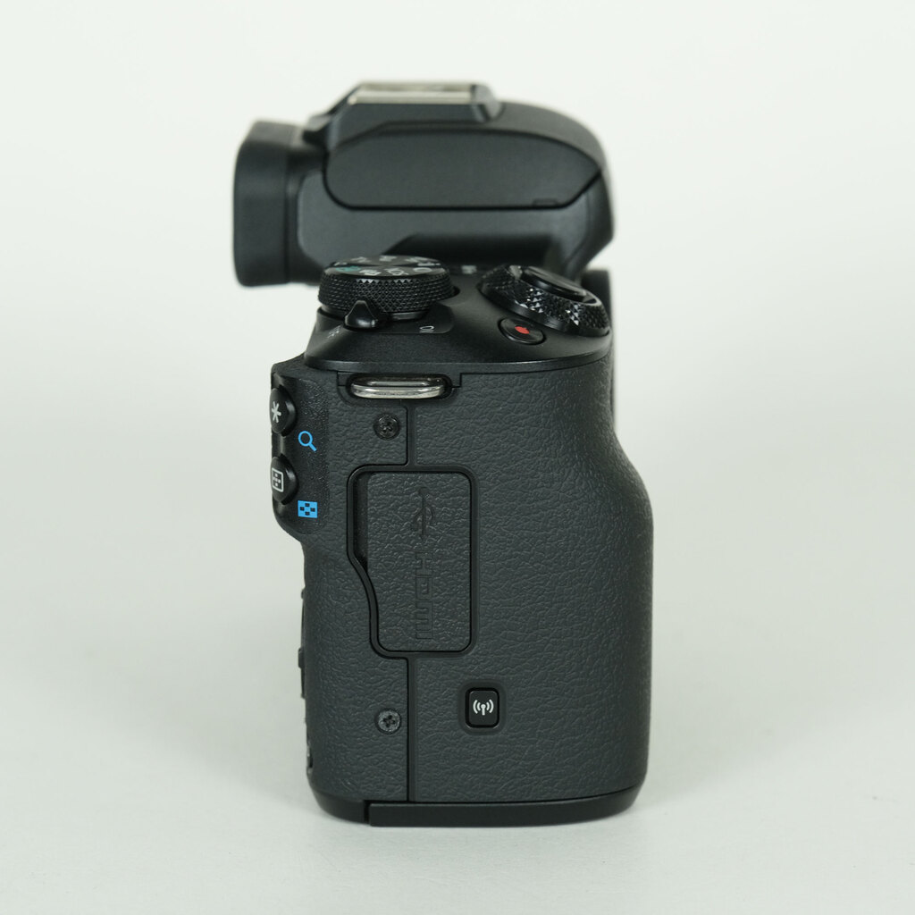 Canon EOS Kiss M2