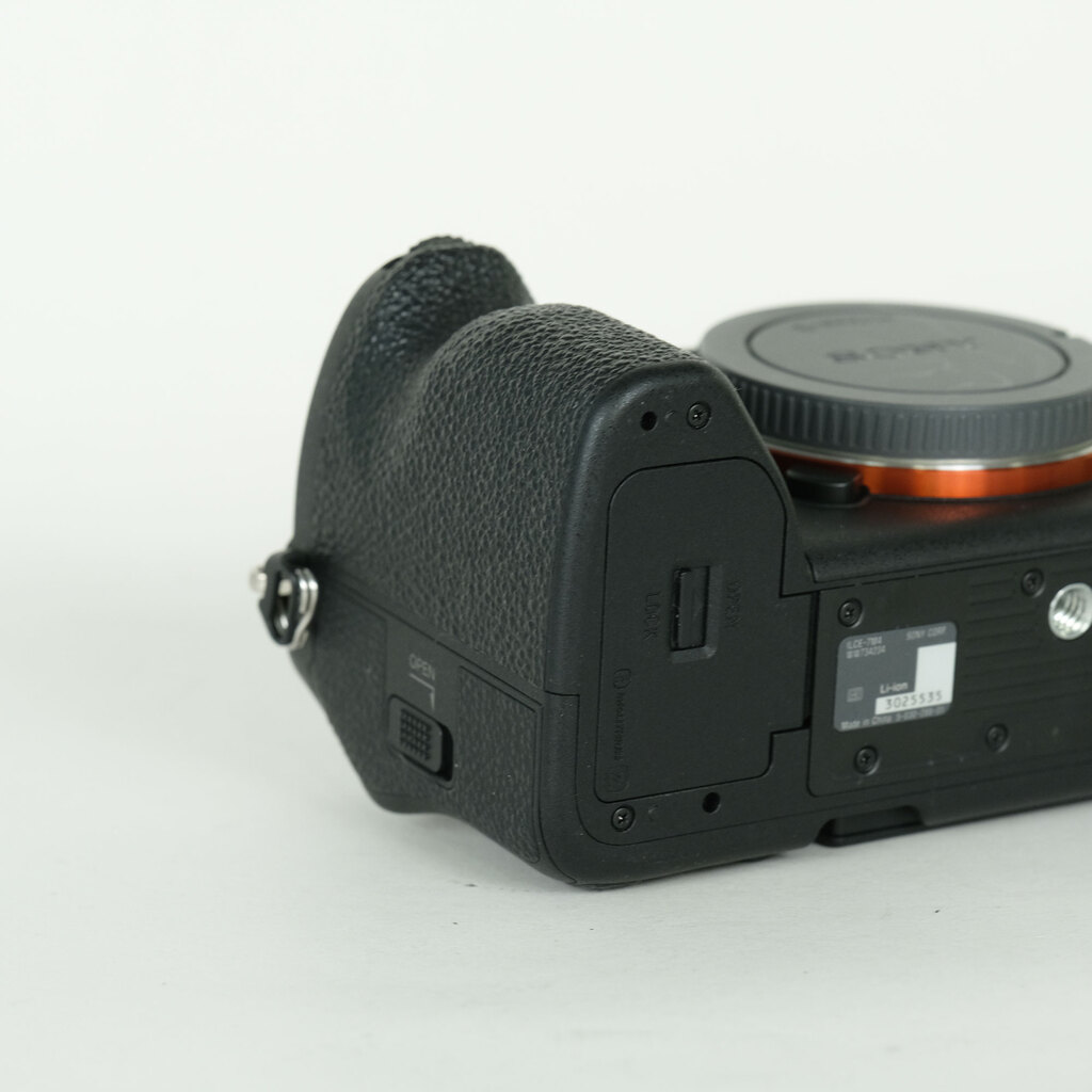 SONY α7 IV（ILCE-7M4）の出品 | ONE SCENE（ワンシーン）