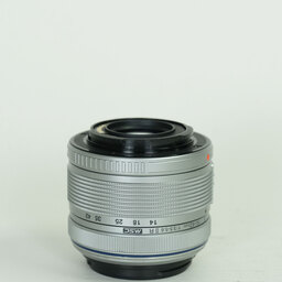 OLYMPUS M.ZUIKO DIGITAL 14-42mm F3.5-5.6IIR シルバー